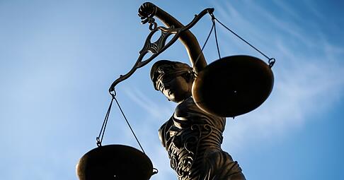 Die DSGVO sch&uuml;tzt grunds&auml;tzlich nur lebende nat&uuml;rliche Personen. Nach dem Tod werden Anspr&uuml;che auf Schadenersatz nicht weitervererbt.