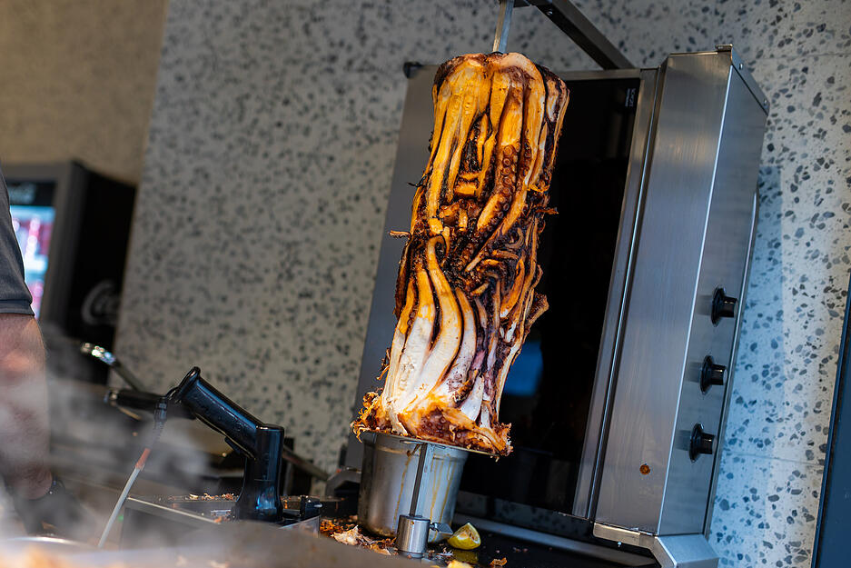 Der Oktopus-Spieß dreht sich seit Anfang November in Karlsruhe. Der Oktopus-Spieß dreht sich seit Anfang November in Karlsruhe.