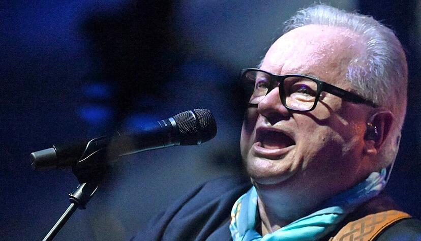 "Ich bin kein aufschäumender, aufbegehrender junger Mann mehr, sondern eher ein Mann mit einiger Lebenserfahrung", sagt Heinz Rudolf Kunze.
Foto: Annette Krueger "Ich bin kein aufschäumender, aufbegehrender junger Mann mehr, sondern eher ein Mann mit einiger Lebenserfahrung", sagt Heinz Rudolf Kunze.
Foto: Annette Krueger