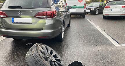 Die Polizei und die Feuerwehr sind mit einem Großaufgebot vor Ort.