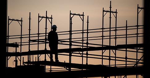Ist durch betriebliche Gr&uuml;nde zu wenig zu tun, bekommen Arbeitnehmende ihren vollen Lohn, auch wenn sie die Arbeitsleistung nicht erbringen k&ouml;nnen.