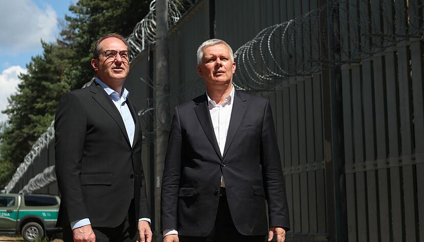 Bundesinnenminister Alexander Dobrindt (CSU) nennt funktionierende Au&szlig;engrenzkontrollen als eine Voraussetzung f&uuml;r ein Ende der deutschen Binnengrenzkontrollen. (Archivfoto)