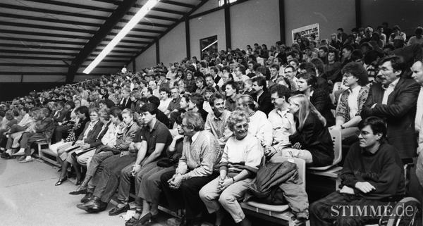 1989: Dicht besetzte Zuschauertribüne in der Talheimer Tennishalle. Während des gesamten Turniers werden 2500 Besucher gezählt. 1989: Dicht besetzte Zuschauertribüne in der Talheimer Tennishalle. Während des gesamten Turniers werden 2500 Besucher gezählt.