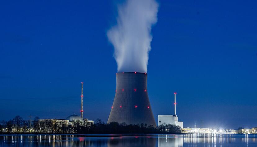 Das Kernkraftwerks Isar 2 in Bayern - laut Atomgesetz soll die endgültige Abschaltung am 15. April erfolgen. Das Kernkraftwerks Isar 2 in Bayern - laut Atomgesetz soll die endgültige Abschaltung am 15. April erfolgen.