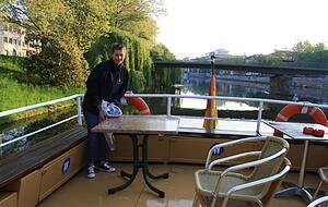 Jessica Stumpf macht die "Fee" f&uuml;r die G&auml;ste bereit.