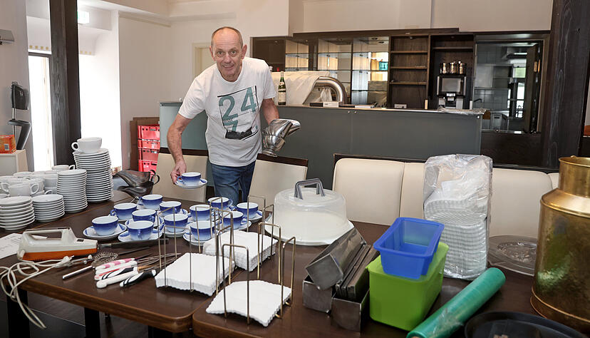 Uwe Feuchtenbeiner hat bei einem Flohmarkt das Inventar der Museumsstuben verkauft. Uwe Feuchtenbeiner hat bei einem Flohmarkt das Inventar der Museumsstuben verkauft.