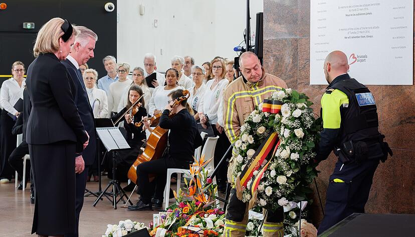 Gedenken am Br&uuml;sseler Flughafen: Zu den Teilnehmern der Zeremonie geh&ouml;rten auch K&ouml;nigin Mathilde und K&ouml;nig Philippe.