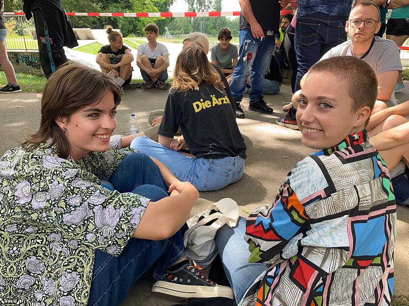 Stimmung bei Fans vor dem Ärzte-Konzert in Heilbronn Stimmung bei Fans vor dem Ärzte-Konzert in Heilbronn