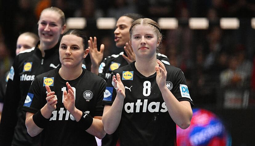 Am Sieg der deutschen Mannschaft gegen Uruguay und der mit ihm verbundenen, vorzeitigen Hauptrunden-Einzug hatte Nina Engel (rechts) mit sieben Treffern einen großen Anteil.