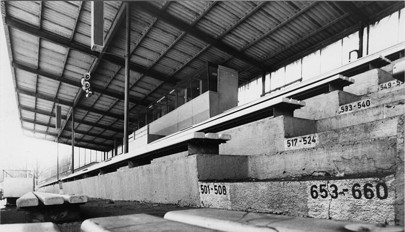 Zusammengestellt von Archiv und Dokumentation der Heilbronner Stimme

28.09.1985: Der Heilbronner Gemeinderat beschließt mit großer Mehrheit, das städtische Stadion in "einem Rutsch" zu sanieren. Auch die Tribüne wird erneuert.