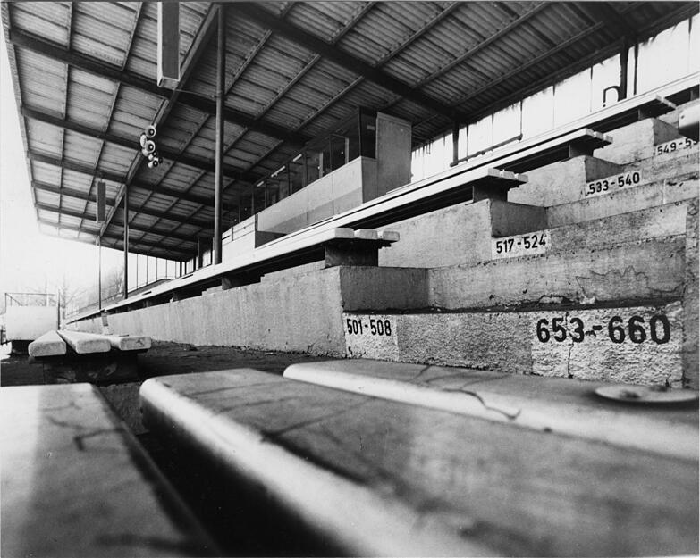 Zusammengestellt von Archiv und Dokumentation der Heilbronner Stimme

28.09.1985: Der Heilbronner Gemeinderat beschließt mit großer Mehrheit, das städtische Stadion in "einem Rutsch" zu sanieren. Auch die Tribüne wird erneuert.
