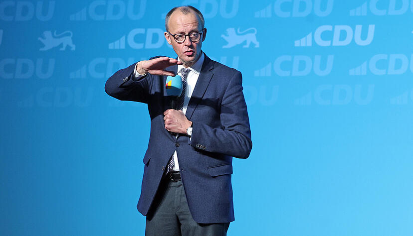 CDU-Kanzlerkandidat Friedrich Merz bekam für seine Rede im Carmen-Würth-Forum in Künzelsau viel Applaus der gut 2500 Gäste.