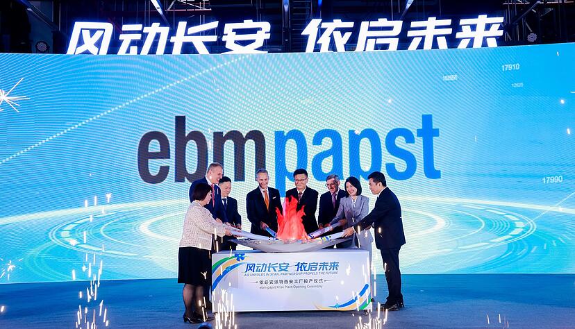 Zur feierlichen Eröffnung des neuen Werks in Xi'an kamen die Führungsspitze und die Gesellschafter von EBM-Papst nach China. Zur feierlichen Eröffnung des neuen Werks in Xi'an kamen die Führungsspitze und die Gesellschafter von EBM-Papst nach China.