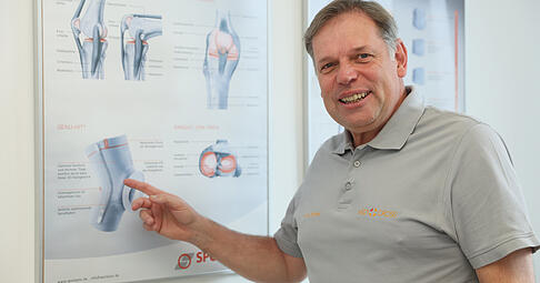 Bei Sportverletzungen ein gesch&auml;tzter Experte und seit dem Aufstiegsjahr erste Anlaufstelle f&uuml;r alle Neckarsulmer Handballerinnen: Dr. Boris Brand in seiner MediCross-Praxis.