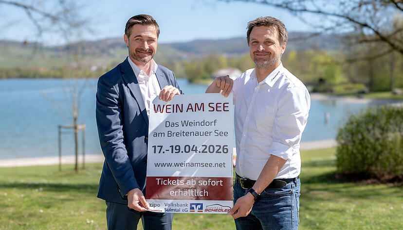 Obersulms Bürgermeister Björn Steinbach (links) und Dirk Mosthaf vom Verein "Wein am See" werben für die gleichnamige Veranstaltung. Obersulms Bürgermeister Björn Steinbach (links) und Dirk Mosthaf vom Verein "Wein am See" werben für die gleichnamige Veranstaltung.