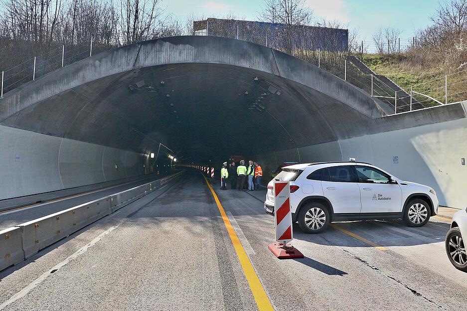 Dennoch sorgen weitere Sanierungsarbeiten und Sperrungen f&uuml;r anhaltende Verkehrsbehinderungen.