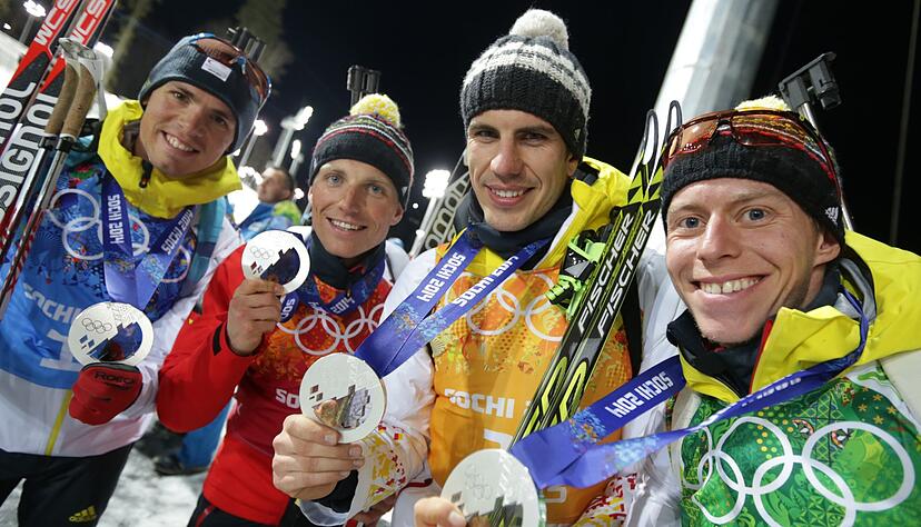 Die deutsche Biathlon-Staffel von Sotschi 2014 bekommt über elf Jahre später doch noch Olympia-Gold.