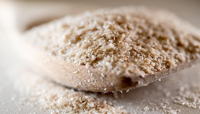 Hilfe bei Verdauungsproblemen: Flohsamenschalen können sowohl bei Durchfall als auch bei Verstopfung wirken. Hilfe bei Verdauungsproblemen: Flohsamenschalen können sowohl bei Durchfall als auch bei Verstopfung wirken.