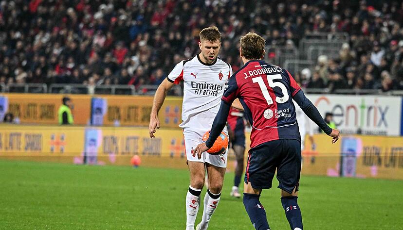 Niclas Füllkrug (l) kam zu einem schnellen Debüt für die AC Mailand. Niclas Füllkrug (l) kam zu einem schnellen Debüt für die AC Mailand.