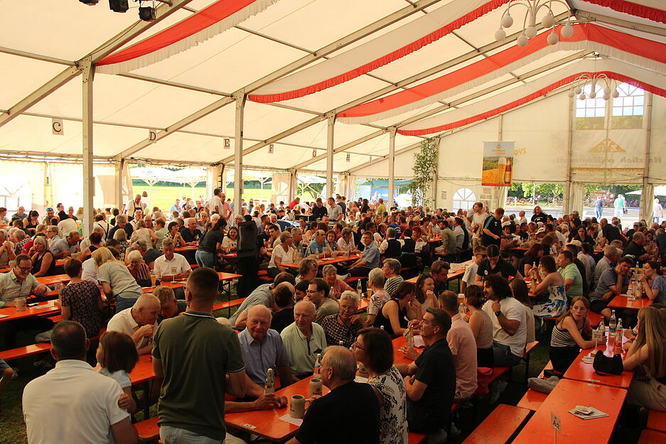 Bieringen feiert Ortsjubiläum mit vier Tagen Fest, Umzug und Jubiläumsabend.