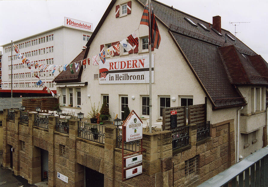 2012: Die Gaststätte Schwabenhaus an der Badstraße ist seit Oktober geschlossen. Das Gastronomen-Ehepaar Mandel geht nach 24 Jahren in Ruhestand. 2012: Die Gaststätte Schwabenhaus an der Badstraße ist seit Oktober geschlossen. Das Gastronomen-Ehepaar Mandel geht nach 24 Jahren in Ruhestand.