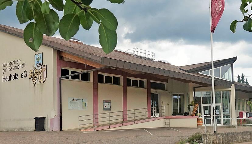 Kelterstation und Keller der ehemaligen WG Heuholz sind schon seit 2016 stillgelegt. Jetzt schlie&szlig;t auch die Verkaufsstelle f&uuml;r immer ihre T&uuml;ren.
Foto: Juergen Koch