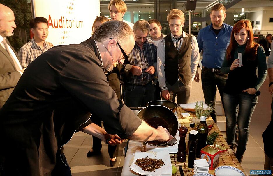 Insektenkoch Frank Ochmann im Audi-Forum Neckarsulm.