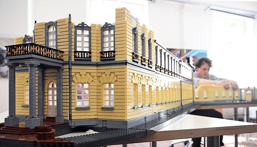 Das Miniatur-Schloss zeigt das Original im Ma&szlig;stab 1:34.