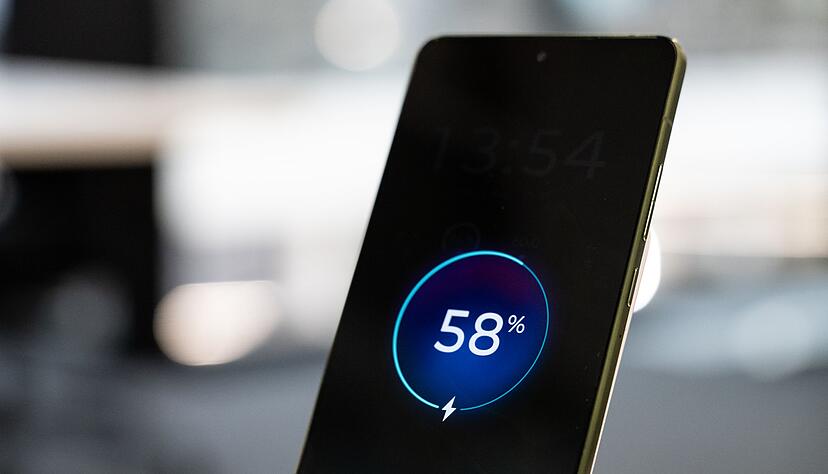 Alles relativ: Um den angezeigten Ladestand und die tats&auml;chlich noch vorhandene Kapazit&auml;t des Akkus in gesunder Relation zu halten, lohnt sich hin und wieder eine Kalibrierung.