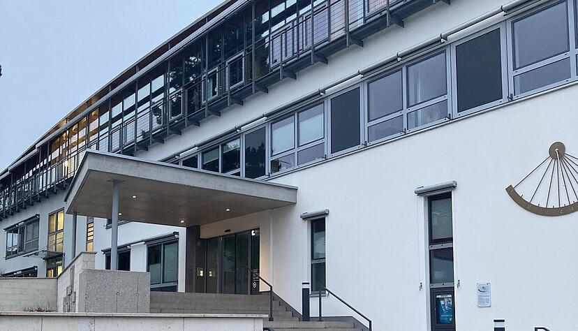 Rathaus in Kirchardt: Landtagskandidat Maximilian Decker sitzt für die AfD im Kirchardter Gemeinderat. Rathaus in Kirchardt: Landtagskandidat Maximilian Decker sitzt für die AfD im Kirchardter Gemeinderat.