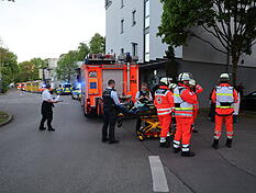 Bei einem Brand in einem Stuttgarter Wohnheim f&uuml;r Menschen mit Behinderungen sind acht Mitarbeiter verletzt worden.