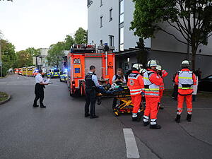 Bei einem Brand in einem Stuttgarter Wohnheim f&uuml;r Menschen mit Behinderungen sind acht Mitarbeiter verletzt worden.