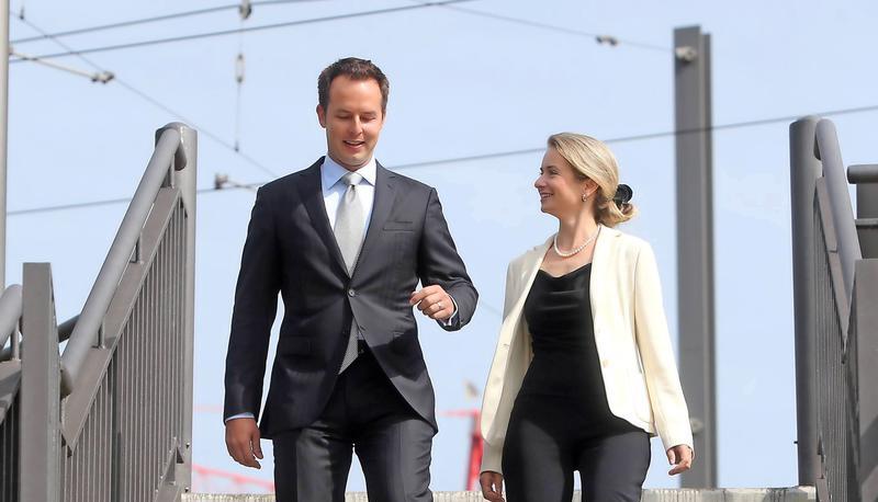 Der neue Chefdirigent des Württembergischen Kammerorchesters Heilbronn mit seiner Intendantin auf dem Weg zur Inselspitze: Case Scaglione und Madeleine Landlinger. Foto: Andreas Veigel Der neue Chefdirigent des Württembergischen Kammerorchesters Heilbronn mit seiner Intendantin auf dem Weg zur Inselspitze: Case Scaglione und Madeleine Landlinger. Foto: Andreas Veigel