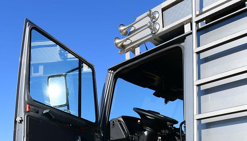 Hochsitz: Wer ans Steuer will, muss etwas klettern.