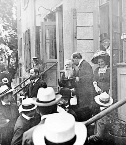 1909: Theodor Heuss (li) nimmt am evangelisch-sozialen Kongress in der Heilbronner Harmonie teil. 1909: Theodor Heuss (li) nimmt am evangelisch-sozialen Kongress in der Heilbronner Harmonie teil.