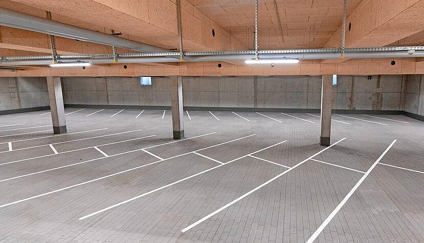 Die Tiefgarage bietet doppelt so viele Stellplätze - insgesamt 56 - wie am bisherigen Standort in der Leiblingstraße vorhanden sind. Die Rampe ist beheizbar. Die Tiefgarage bietet doppelt so viele Stellplätze - insgesamt 56 - wie am bisherigen Standort in der Leiblingstraße vorhanden sind. Die Rampe ist beheizbar.