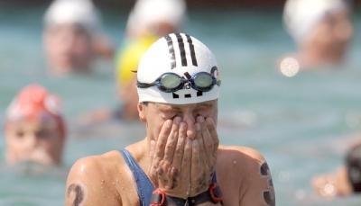 Nach dem Rennen über 10 Kilometer schlägt Angela Maurer die Hände vors Gesicht. Nach dem Rennen über 10 Kilometer schlägt Angela Maurer die Hände vors Gesicht.