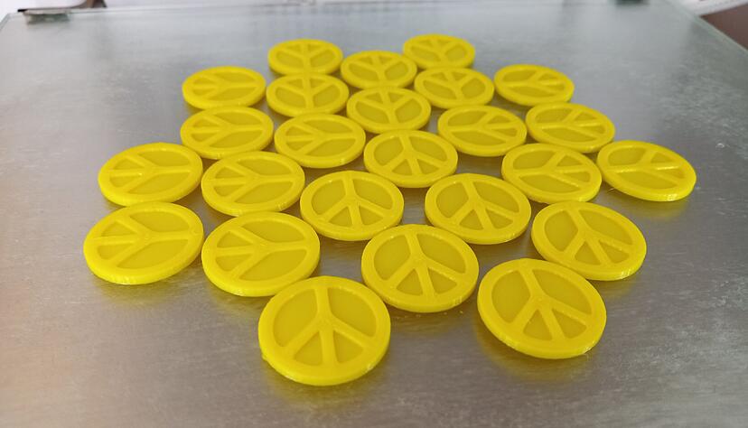 Frieden-Chips aus dem Leintal: Nach dem russischen Einmarsch in der Ukraine haben Anfang 2022 Kinder und Jugendliche der Leintal-Schule dieses Symbole in Schwaigern verteilt.