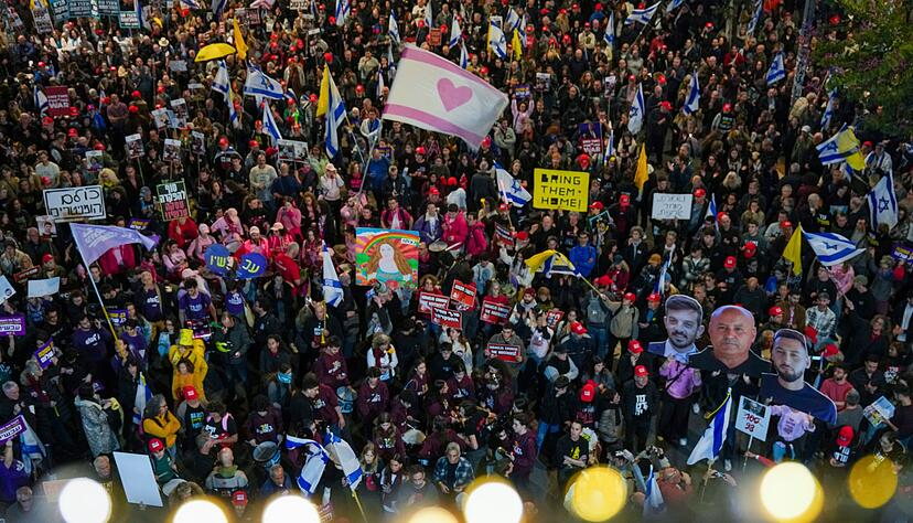 Tausende haben in Israel f&uuml;r einen Geisel-Deal demonstriert.