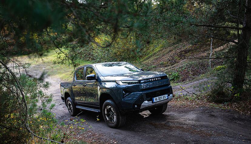 Mangelware: Viele Hersteller setzen aktuell nicht auf Wasserstoff - Toyota etwa hat den Pkw Mirai im Angebot, will aber auch 2028 den Hilux (Bild) mit dieser Technologie einführen. Mangelware: Viele Hersteller setzen aktuell nicht auf Wasserstoff - Toyota etwa hat den Pkw Mirai im Angebot, will aber auch 2028 den Hilux (Bild) mit dieser Technologie einführen.