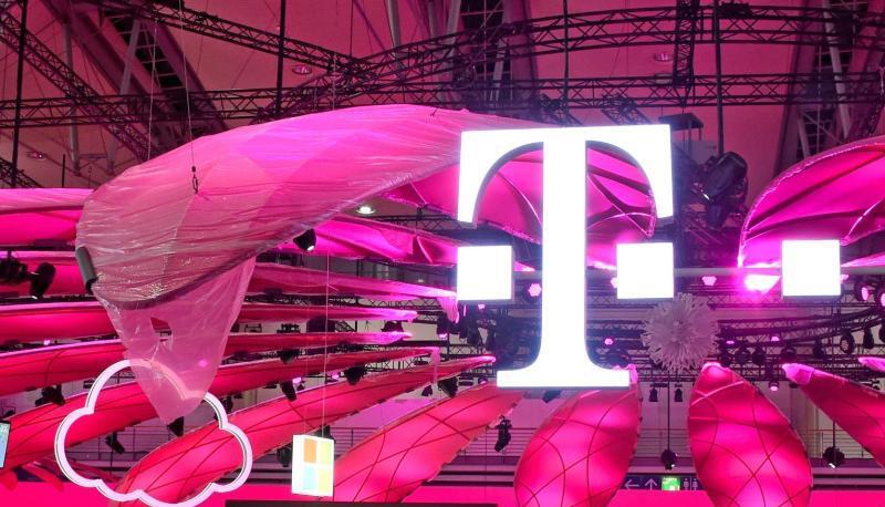 Die Telekom plant einen neuen Mobiltarif für unbegrenztes Datenvolumen, allerdings bezieht sich das Angebot auf einzelne Streaming-Dienste. Foto: Holger Hollemann Die Telekom plant einen neuen Mobiltarif für unbegrenztes Datenvolumen, allerdings bezieht sich das Angebot auf einzelne Streaming-Dienste. Foto: Holger Hollemann