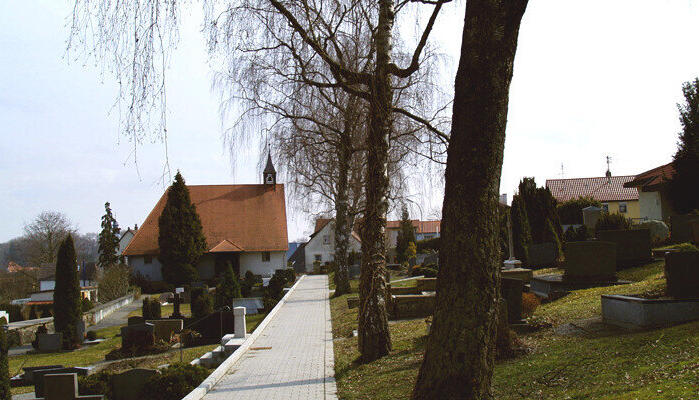 Schon seit zehn Jahren gibt es Pläne, den alten Friedhofbereichs zwischen Kapelle und Erweiterung neu zu gestalten. Schon seit zehn Jahren gibt es Pläne, den alten Friedhofbereichs zwischen Kapelle und Erweiterung neu zu gestalten.