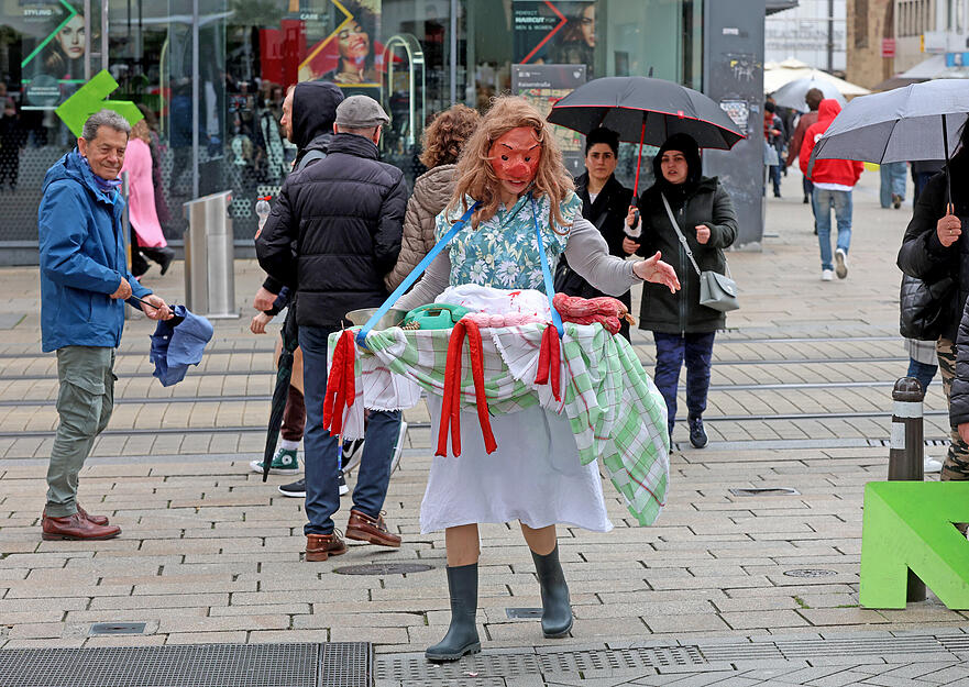 Stra&szlig;enkunst-Festival zieht Massen in Heilbronner Innenstadt