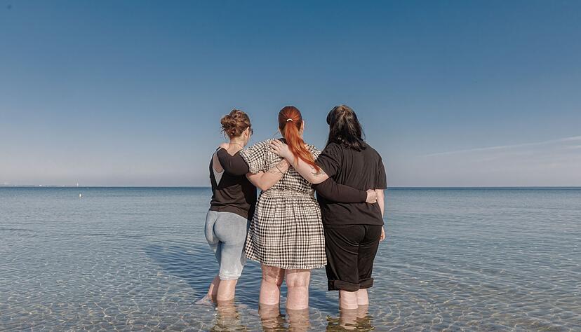 Jeder Mensch auf der Welt braucht Freunde. (Symbolbild) Jeder Mensch auf der Welt braucht Freunde. (Symbolbild)