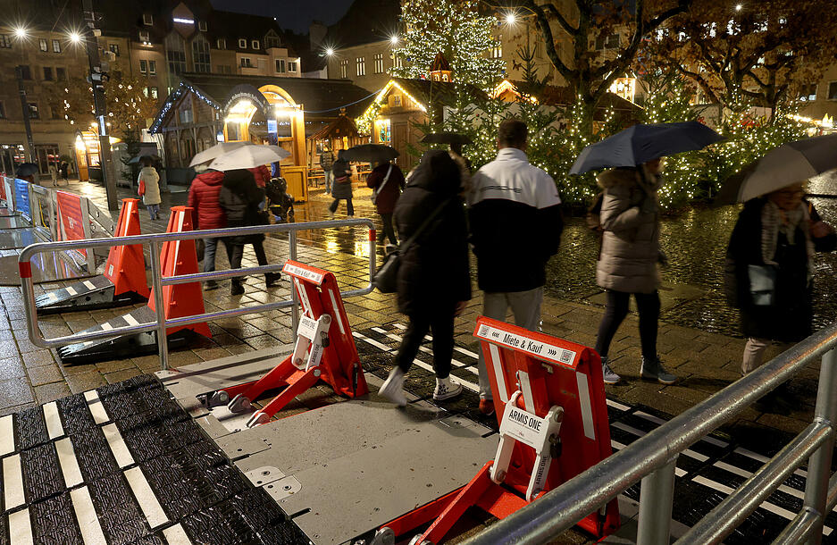 Zufahrtssperren sollen auf dem Heilbronner Weihnachtsmarkt für Sicherheit sorgen. Zufahrtssperren sollen auf dem Heilbronner Weihnachtsmarkt für Sicherheit sorgen.