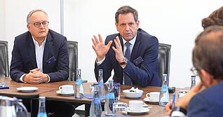 Der nieders&auml;chsische Ministerpr&auml;sident Olaf Lies und SPD-Spitzenkandidat Andreas Stoch beim Redaktionsbesuch der Heilbronner Stimme.