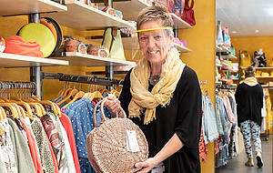 Anstatt online zu bestellen, sch&auml;tzen viele Kunden die pers&ouml;nliche Beratung vor Ort. Foto: Andreas Veigel