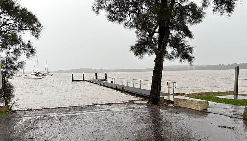 Flüsse stiegen teilweise auf Rekordlevel an. Flüsse stiegen teilweise auf Rekordlevel an.
