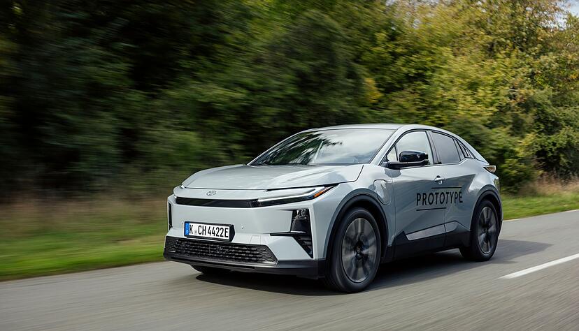 Der neue Toyota C-HR+ startet als reines Elektroauto und ist voraussichtlich ab Frühjahr 2026 erhältlich. Der neue Toyota C-HR+ startet als reines Elektroauto und ist voraussichtlich ab Frühjahr 2026 erhältlich.