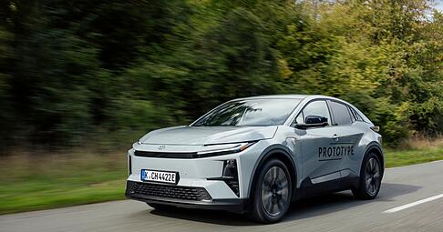 Der neue Toyota C-HR+ startet als reines Elektroauto und ist voraussichtlich ab Frühjahr 2026 erhältlich.